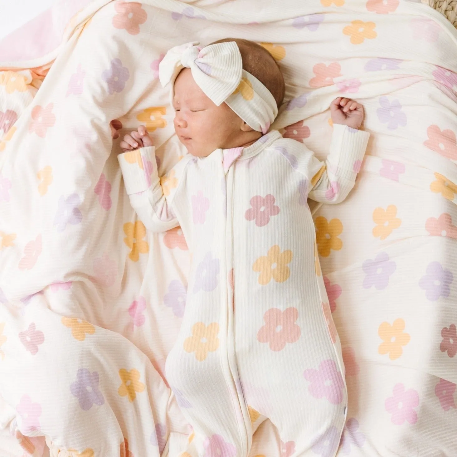 Big Daisies Small Ribbed Toddler Blanket